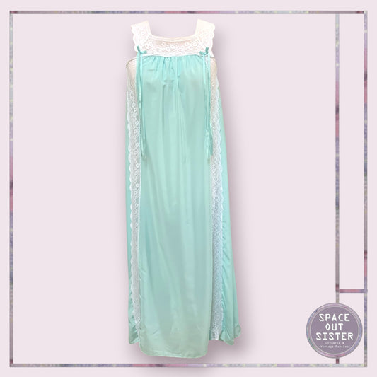 Vintage Saxon Peignoir Set